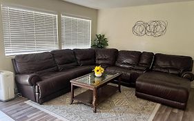 Peaceful 2Bed,1Bath Condo With Free Parking All Yours To Enjoy
