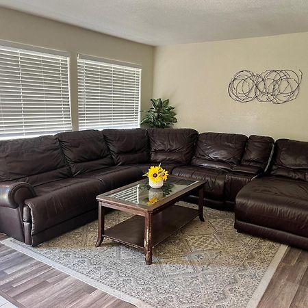 Peaceful 2Bed,1Bath Condo With Free Parking All Yours To Enjoy Fresno Extérieur photo