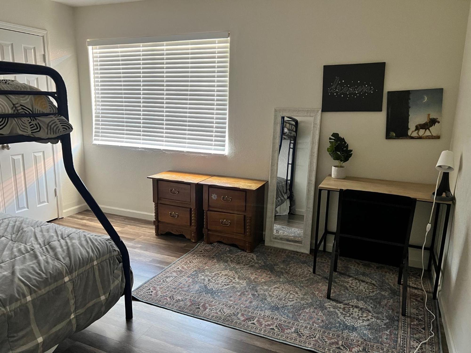 Peaceful 2Bed,1Bath Condo With Free Parking All Yours To Enjoy Fresno Extérieur photo