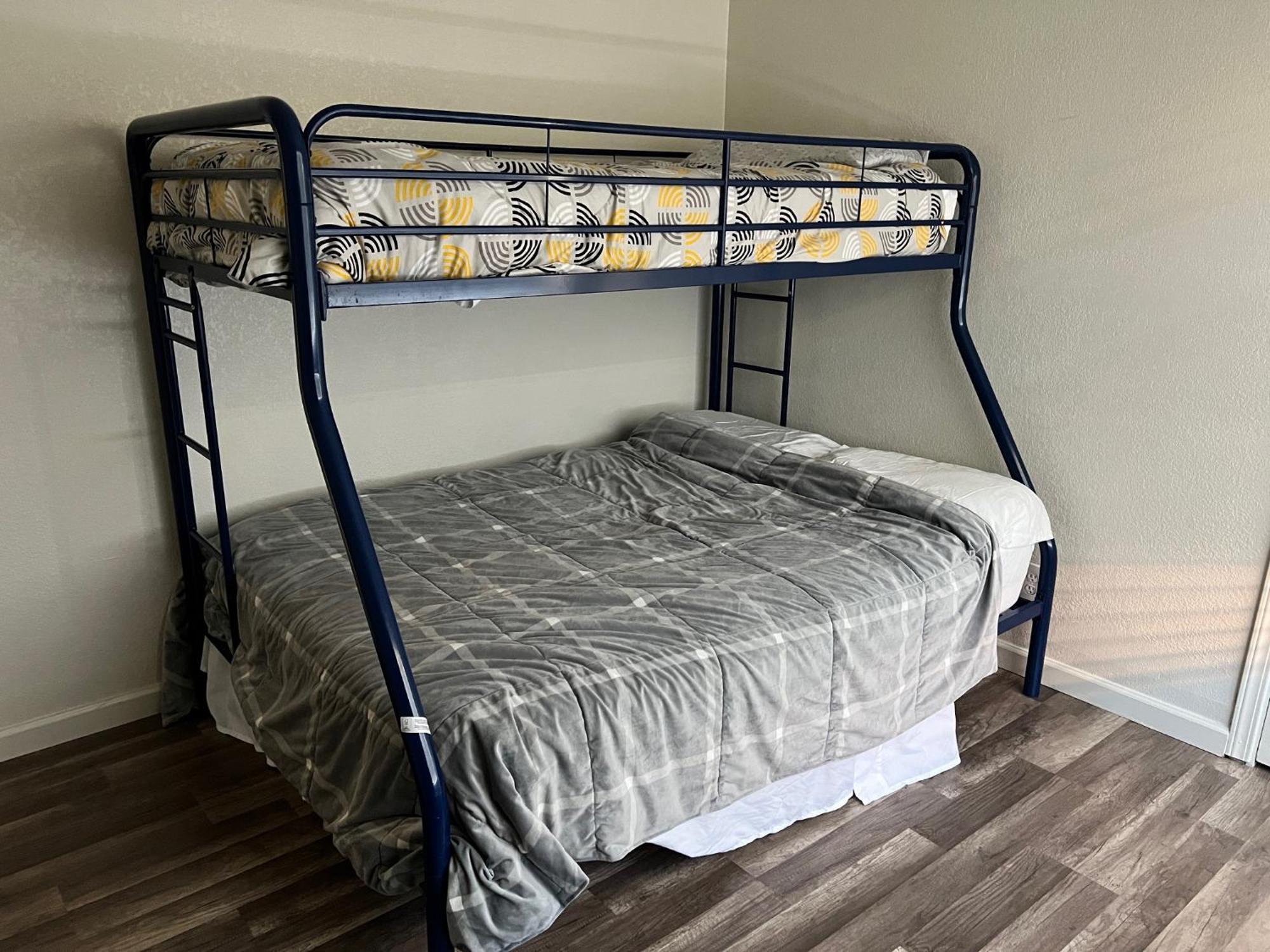 Peaceful 2Bed,1Bath Condo With Free Parking All Yours To Enjoy Fresno Extérieur photo
