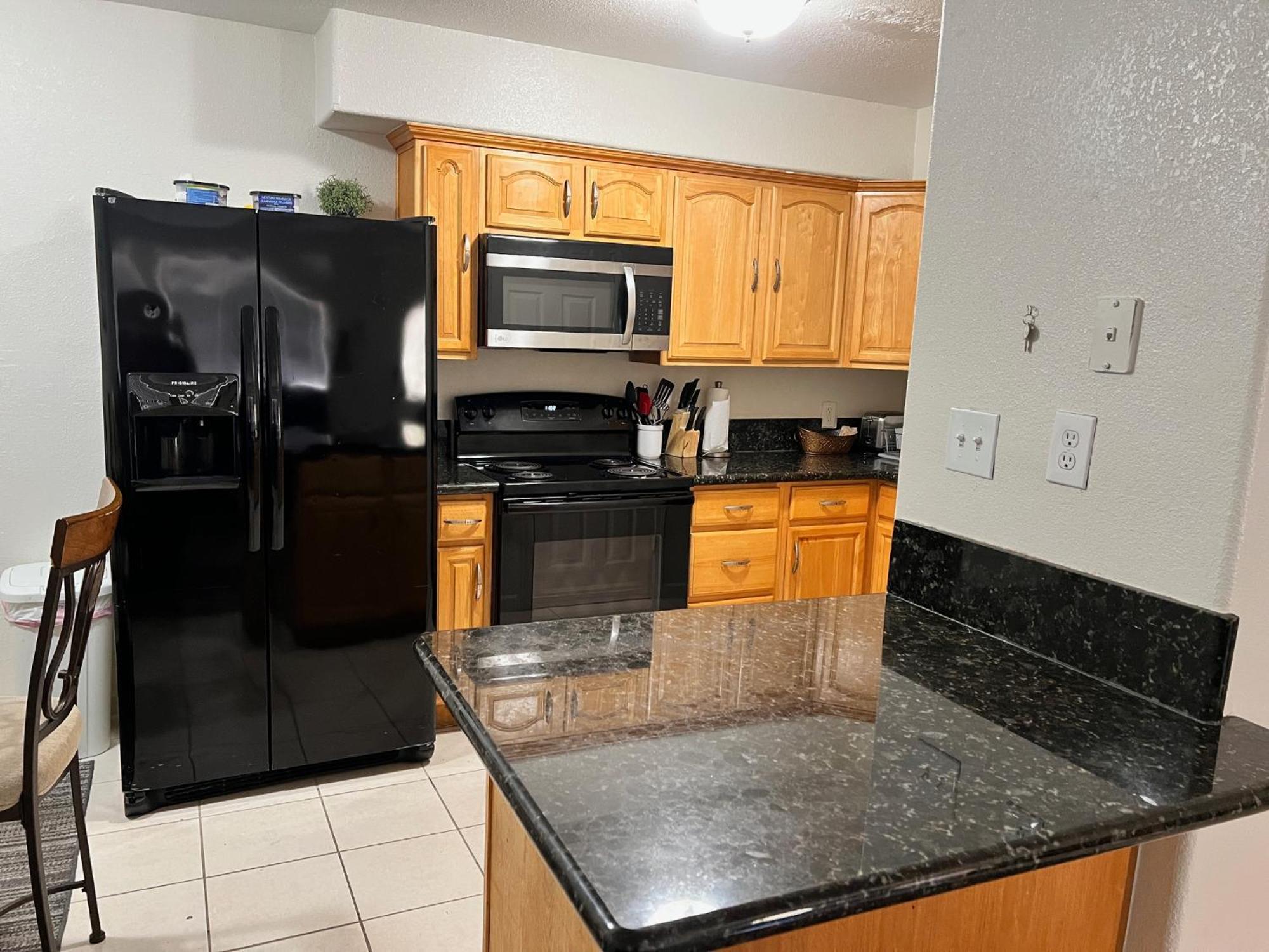 Peaceful 2Bed,1Bath Condo With Free Parking All Yours To Enjoy Fresno Extérieur photo